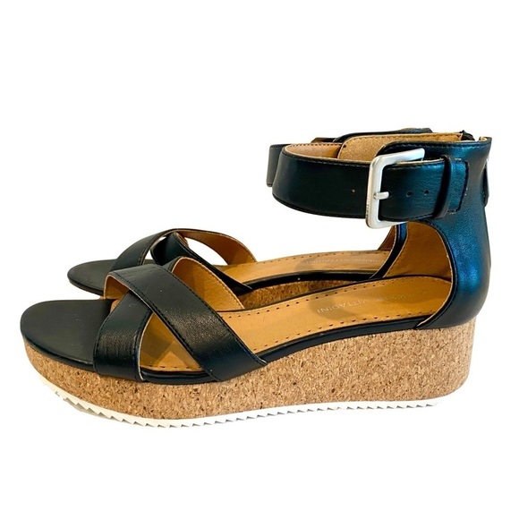 LIKE NEW — Adrienne Vittadini Cortz Wedge Platform Sandals T-strap Ankle Sz 7.5 - Picture 3 of 13